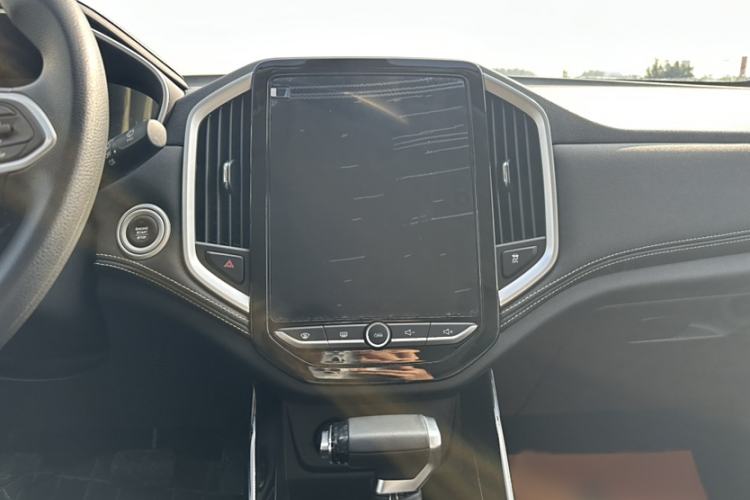 Used Baojun 530 2020 1.5T CVT Luxury Connected Version 6 Seats Audio And AC Panel