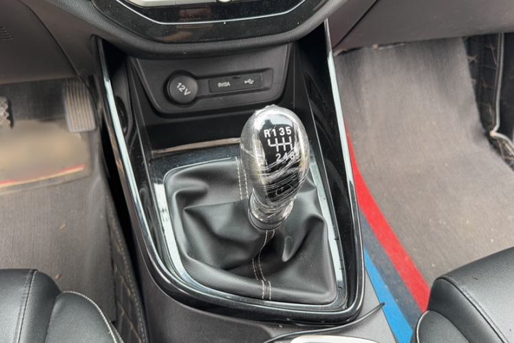 Used Baojun 530 2020 1.5T Manual Luxury Version 6 Seats Gear Lever