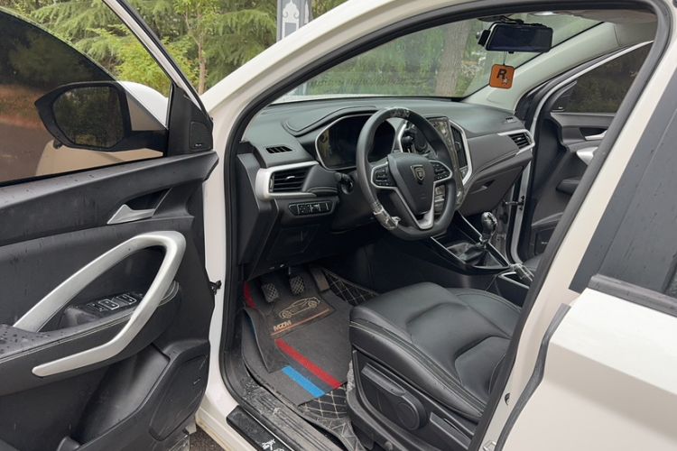Used Baojun 530 2020 1.5T Manual Luxury Version 6 Seats Interior 1
