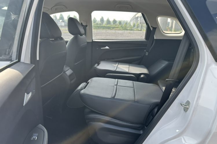 Used Baojun 530 2020 1.5T CVT Luxury Connected Version 6 Seats Interior 2