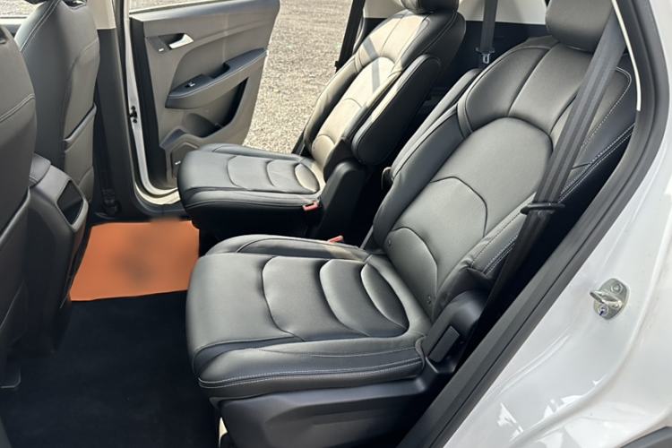 Used Baojun 530 2020 1.5T CVT Luxury Connected Version 6 Seats Interior 5