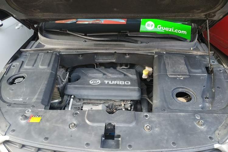 Used Baojun 530 2018 1.5T DCT Flagship Version China V Emission Standard Engine Bay