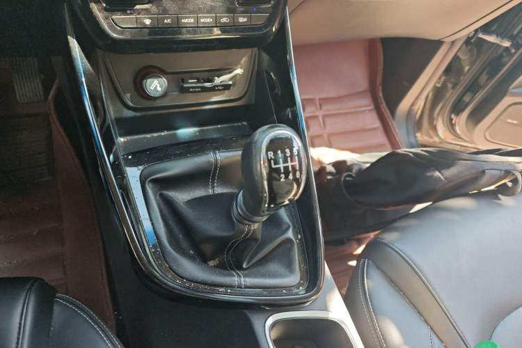 Used Baojun 530 2018 1.5T Manual Prestige Version China V Gear Lever