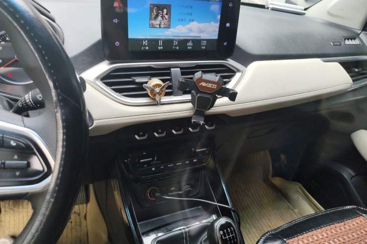 Used Baojun 530 2018 1.5T Manual Luxury Version National V Audio And AC Panel