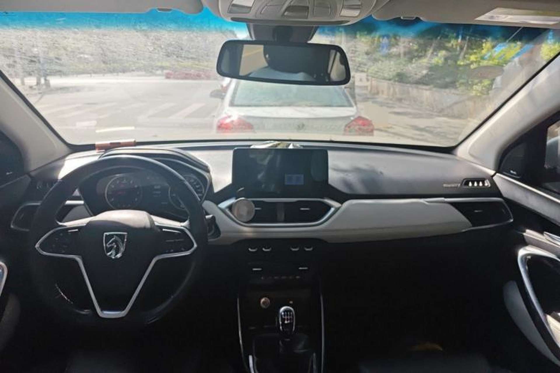 Used Baojun 530 2018 1.5T Manual Prestige Version China V Center Console
