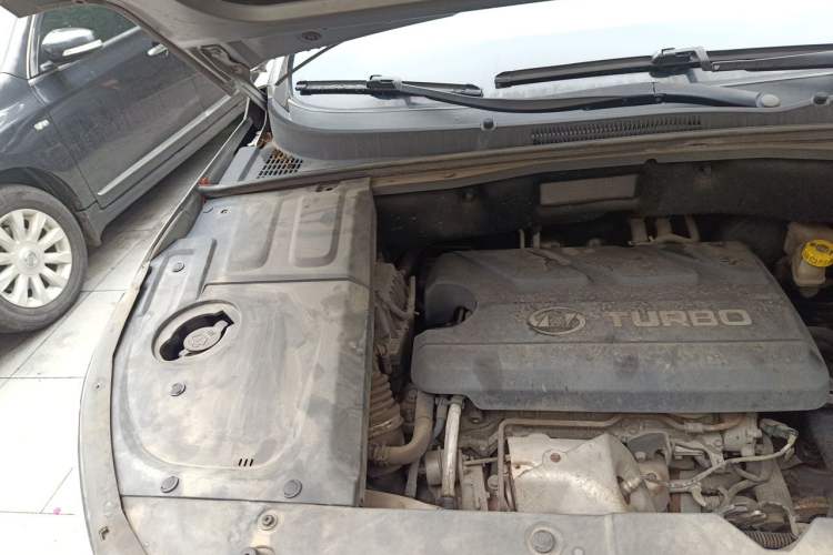 Used Baojun 530 2018 1.5T Manual Prestige Version China V Engine Bay Right