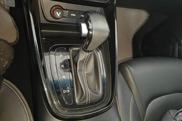 Used Baojun 530 2018 1.5T DCT Flagship Version China V Emission Standard Gear Lever