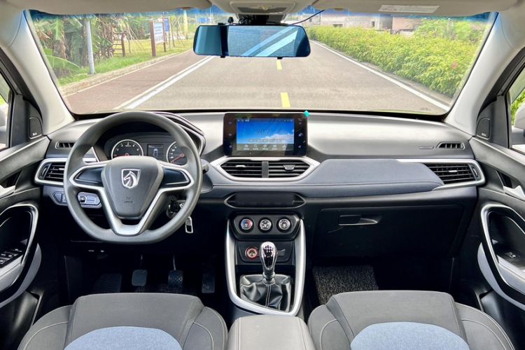 Used Baojun 530 2018 1.5T Manual Elite Version China V Interior 1