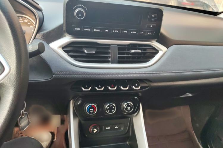 Used Baojun 530 2018 1.5T Manual Comfort Version China V Interior 3