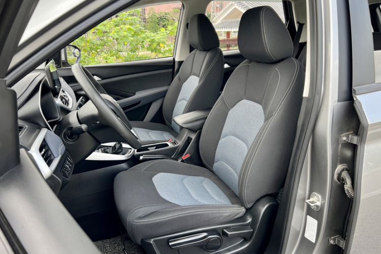 Used Baojun 530 2018 1.5T Manual Elite Version China V Interior 5