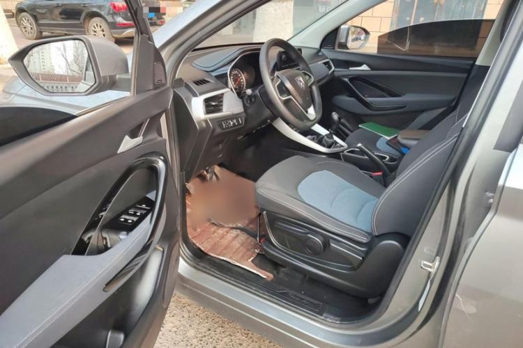 Used Baojun 530 2018 1.5T Manual Comfort Version China V Interior 6