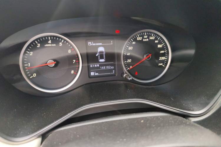 Used Baojun 530 2018 1.5T Manual Luxury Version National V Odometer Close Up