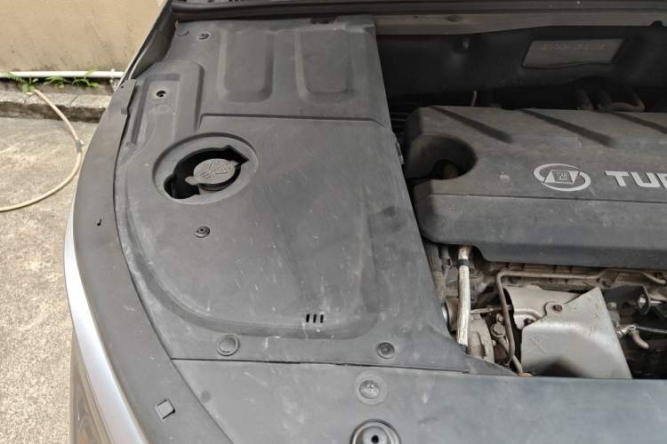 Used Baojun 530 2018 1.5T DCT Flagship Version China V Emission Standard Engine Bay Right