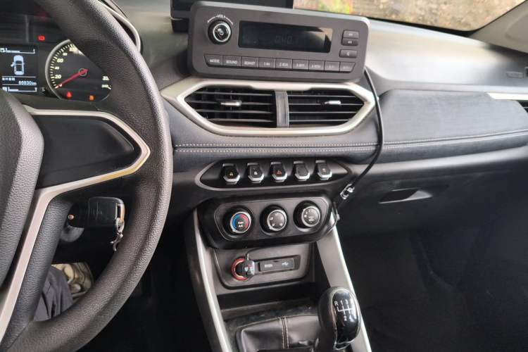 Used Baojun 530 2018 1.5T Manual Comfort Version China V Audio And AC Panel