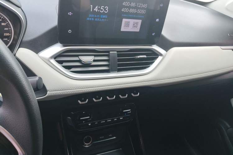 Used Baojun 530 2018 1.8L Automatic Luxury Version China V Audio And AC Panel