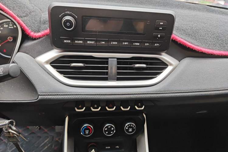 Used Baojun 530 2018 1.5T Manual Comfort Version China V Audio And AC Panel