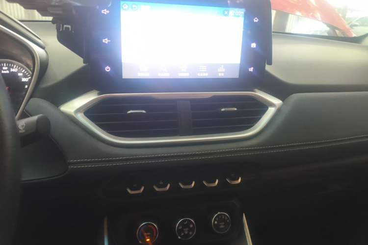 Used Baojun 530 2018 1.5T Manual Elite Version China V Audio And AC Panel
