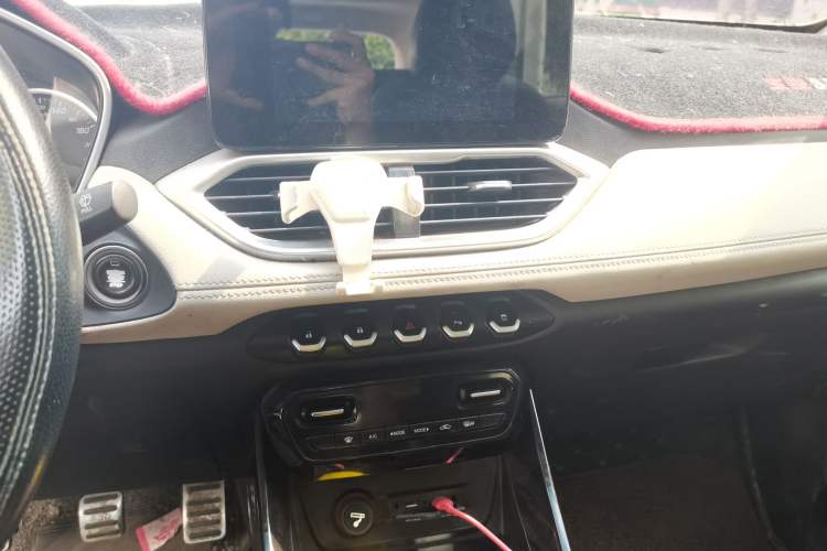 Used Baojun 530 2018 1.5T Manual Prestige Version China V Audio And AC Panel