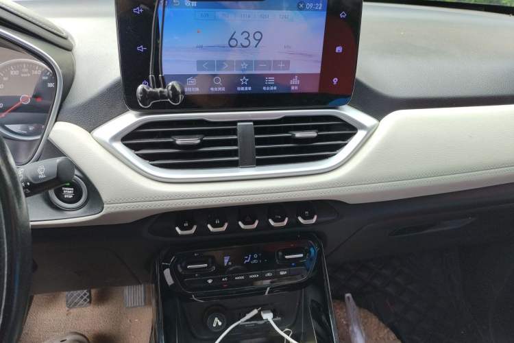 Used Baojun 530 2018 1.5T Manual Prestige Version China V Audio And AC Panel