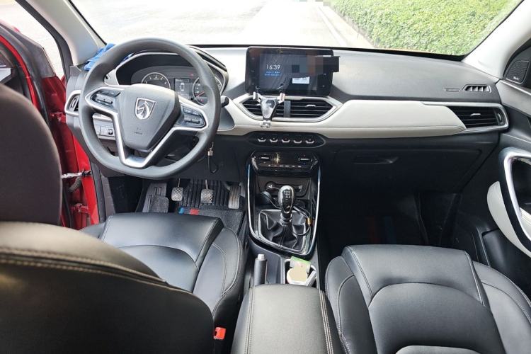 Used Baojun 530 2018 1.5T Manual Luxury Version National V Center Console
