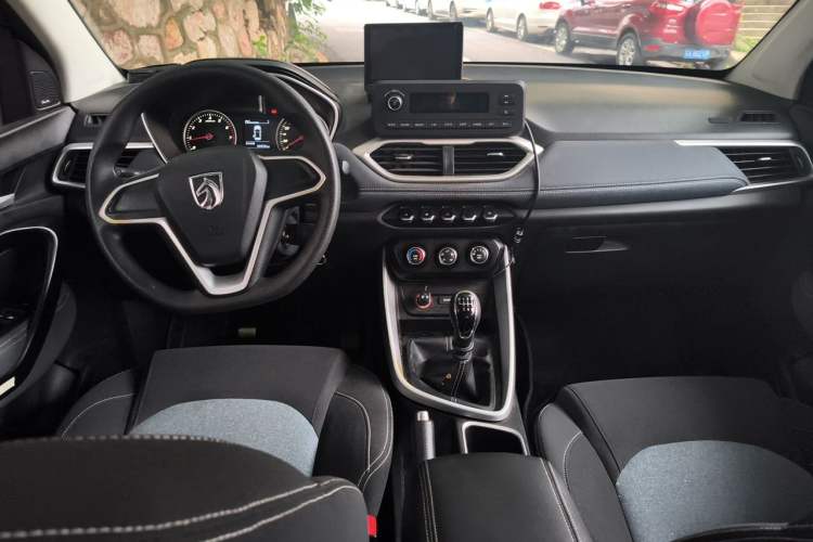Used Baojun 530 2018 1.5T Manual Comfort Version China V Center Console