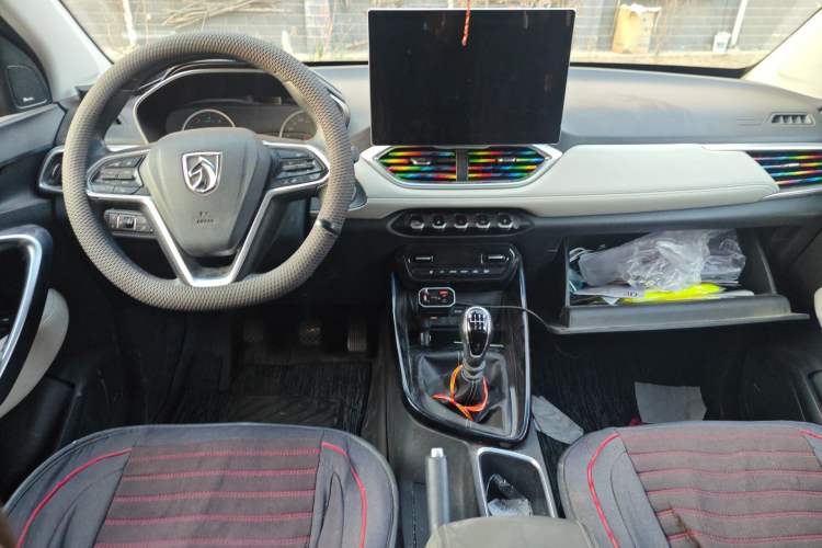 Used Baojun 530 2018 1.5T Manual Prestige Version China V Center Console