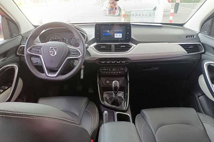 Used Baojun 530 2018 1.5T Manual Luxury Version National V Center Console