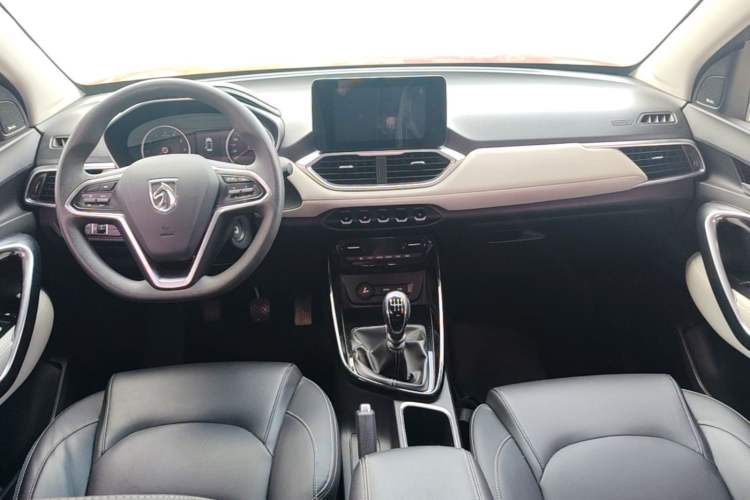 Used Baojun 530 2018 1.5T Manual Luxury Version National V Center Console