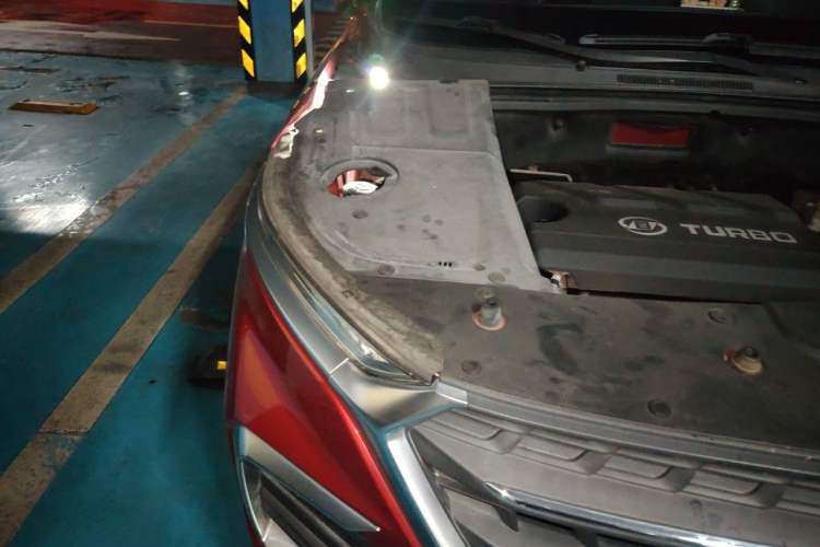 Used Baojun 530 2018 1.5T DCT Flagship Version China V Emission Standard Engine Bay Right