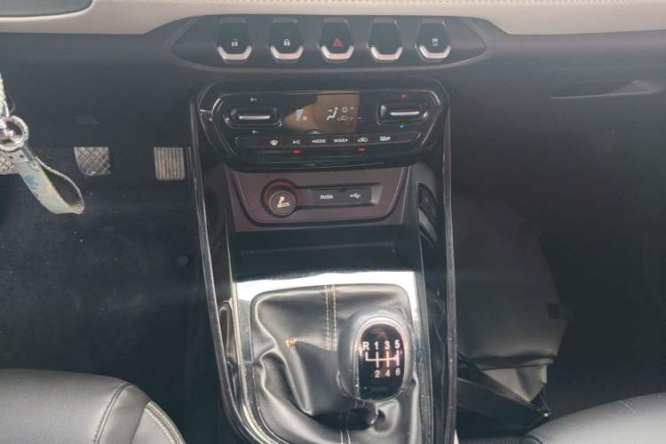 Used Baojun 530 2018 1.5T Manual Luxury Version National V Gear Lever