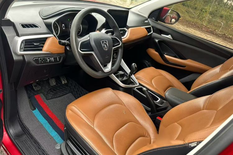 Used Baojun 530 2018 1.5T Manual Elite Version China V Interior 2