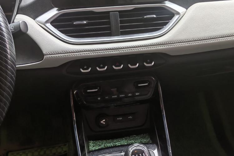 Used Baojun 530 2018 1.5T Manual Luxury Version National V Interior 3
