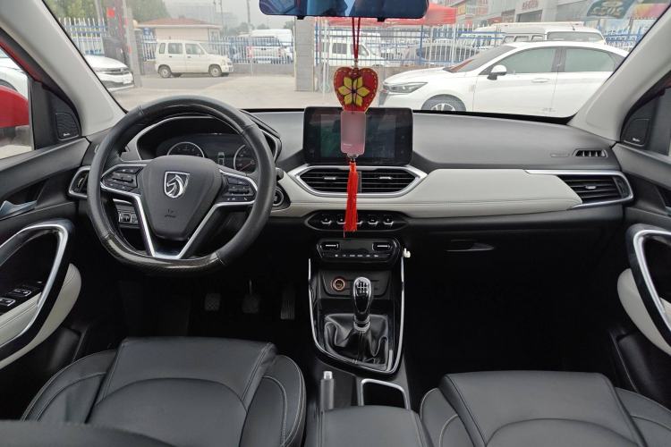 Used Baojun 530 2018 1.5T Manual Prestige Version China V Interior 3