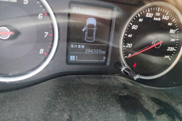 Used Baojun 530 2018 1.5T Manual Elite Version China V Odometer Close Up