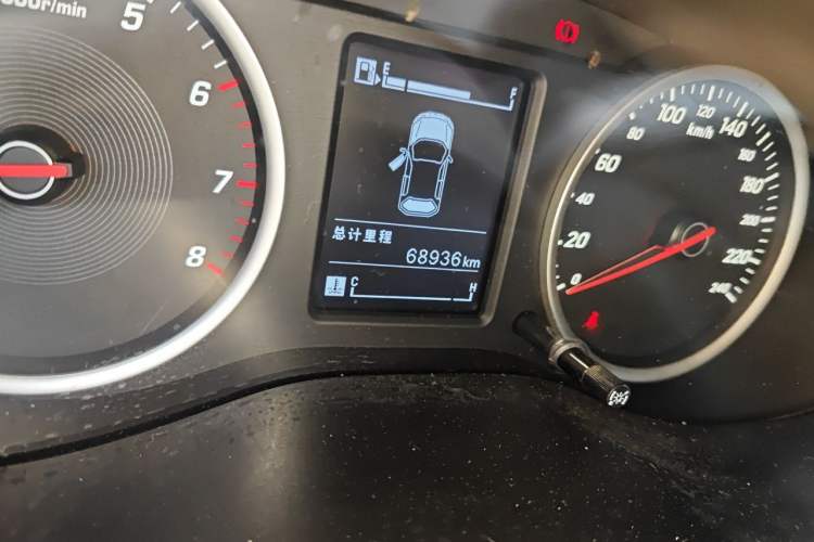 Used Baojun 530 2018 1.5T Manual Comfort Version China V Odometer Close Up