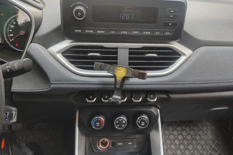 Used Baojun 530 2018 1.5T Manual Comfort Version China V Audio And AC Panel