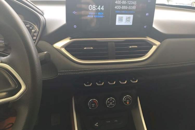 Used Baojun 530 2018 1.8L Automatic Elite Version China V Emission Standard Audio And AC Panel