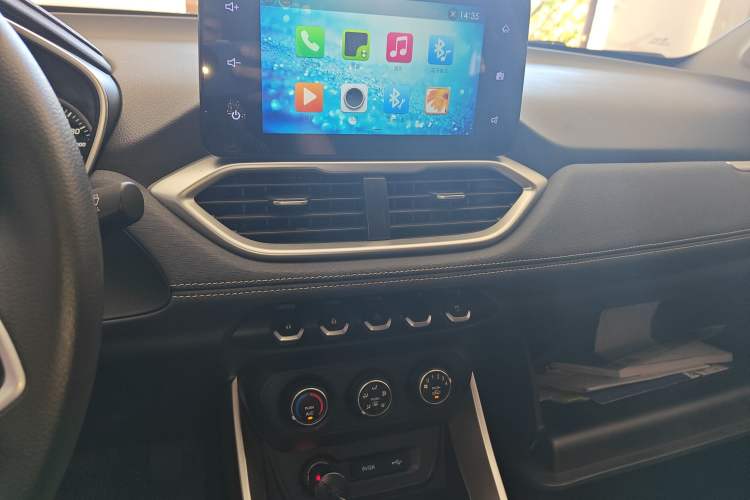 Used Baojun 530 2018 1.8L Automatic Elite Version China V Emission Standard Audio And AC Panel