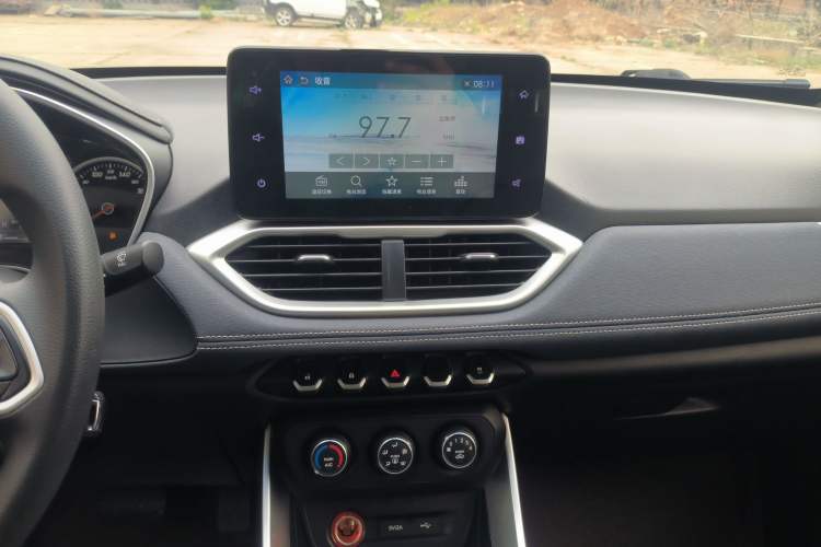 Used Baojun 530 2018 1.8L Automatic Elite Version China V Emission Standard Audio And AC Panel