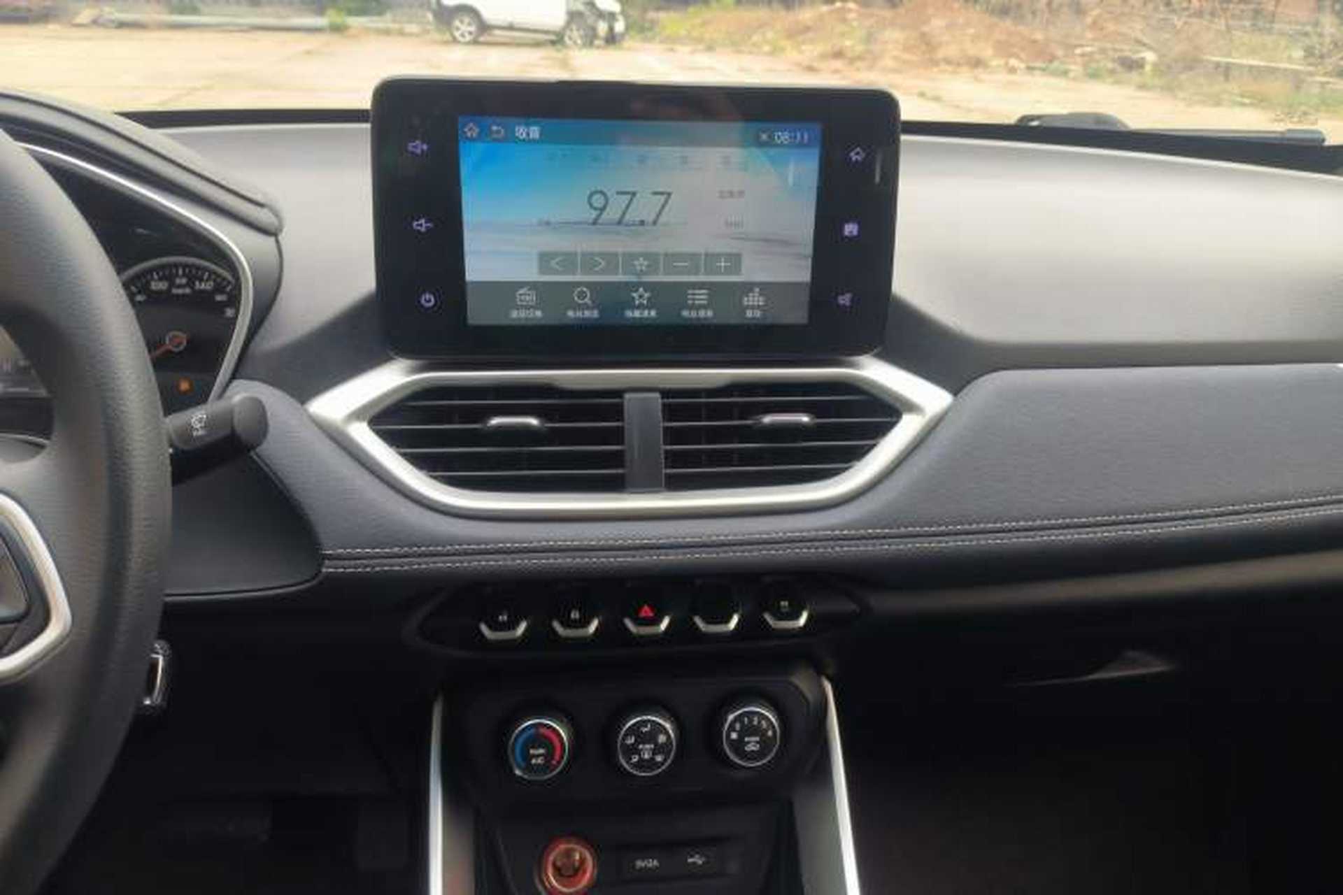 Used Baojun 530 2018 1.8L Automatic Elite Version China V Emission Standard Audio And AC Panel