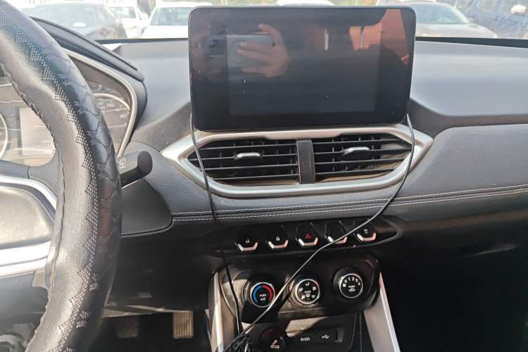 Used Baojun 530 2018 1.5T Manual Elite Version China V Audio And AC Panel