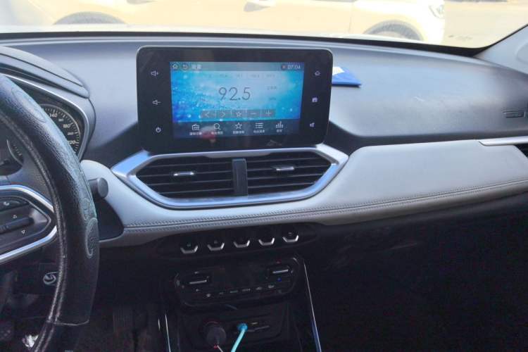 Used Baojun 530 2018 1.5T Manual Luxury Version National V Audio And AC Panel