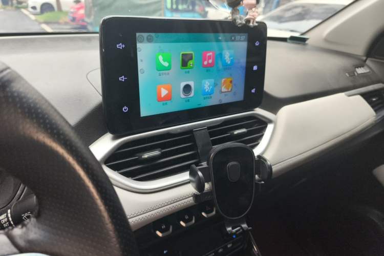 Used Baojun 530 2018 1.5T Manual Luxury Version National V Audio And AC Panel