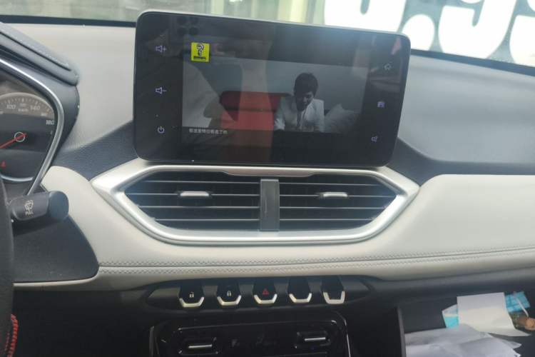 Used Baojun 530 2018 1.5T Manual Luxury Version National V Audio And AC Panel