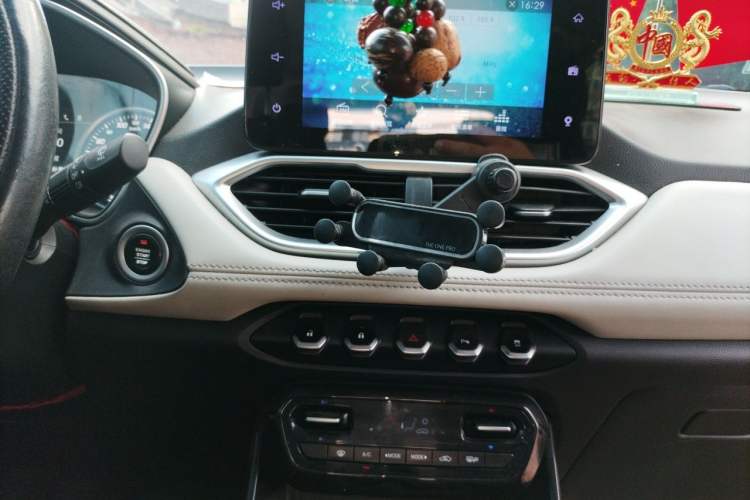 Used Baojun 530 2018 1.5T Manual Prestige Version China V Audio And AC Panel