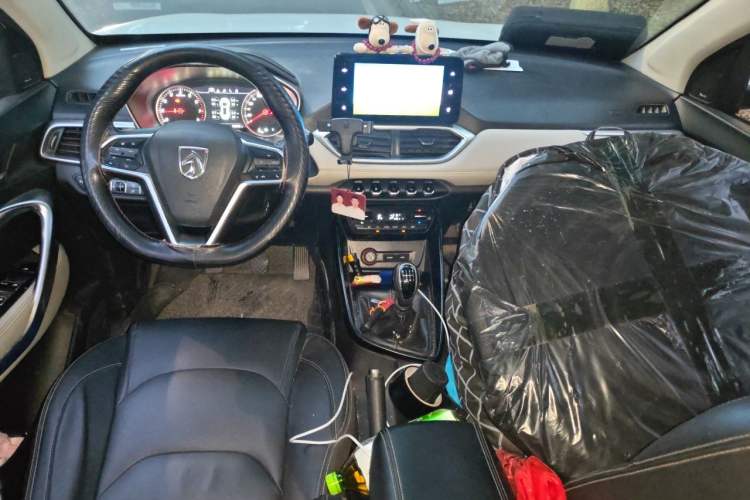 Used Baojun 530 2018 1.5T Manual Prestige Version China V Center Console