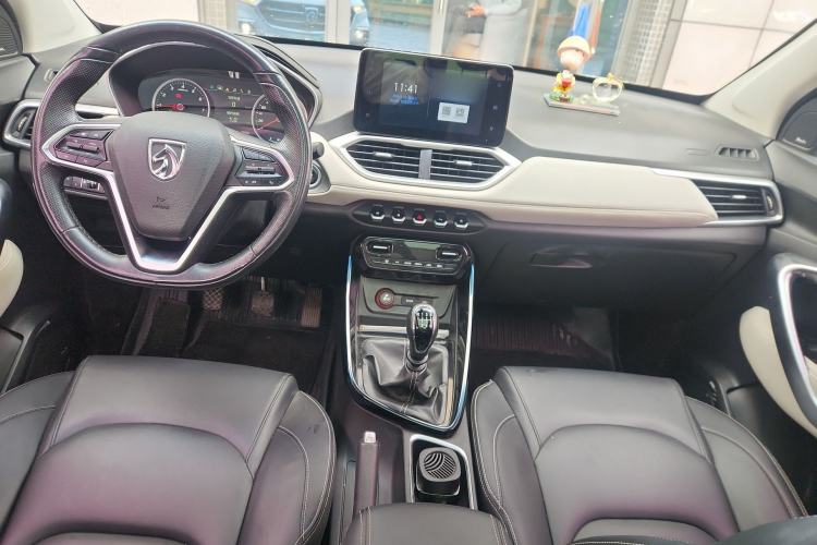 Used Baojun 530 2018 1.5T Manual Prestige Version China V Center Console