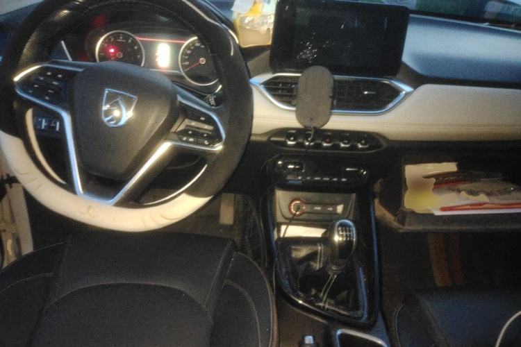 Used Baojun 530 2018 1.5T Manual Prestige Version China V Center Console