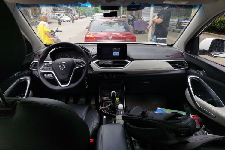 Used Baojun 530 2018 1.5T Manual Luxury Version National V Center Console