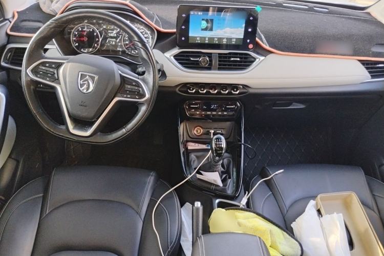 Used Baojun 530 2018 1.5T Manual Prestige Version China V Center Console
